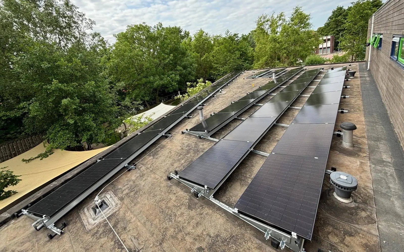 foto van zonnepanelen in Edam