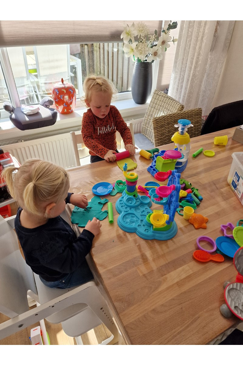 kleien aan tafel