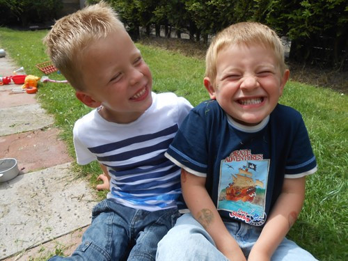 foto van twee jongetjes
