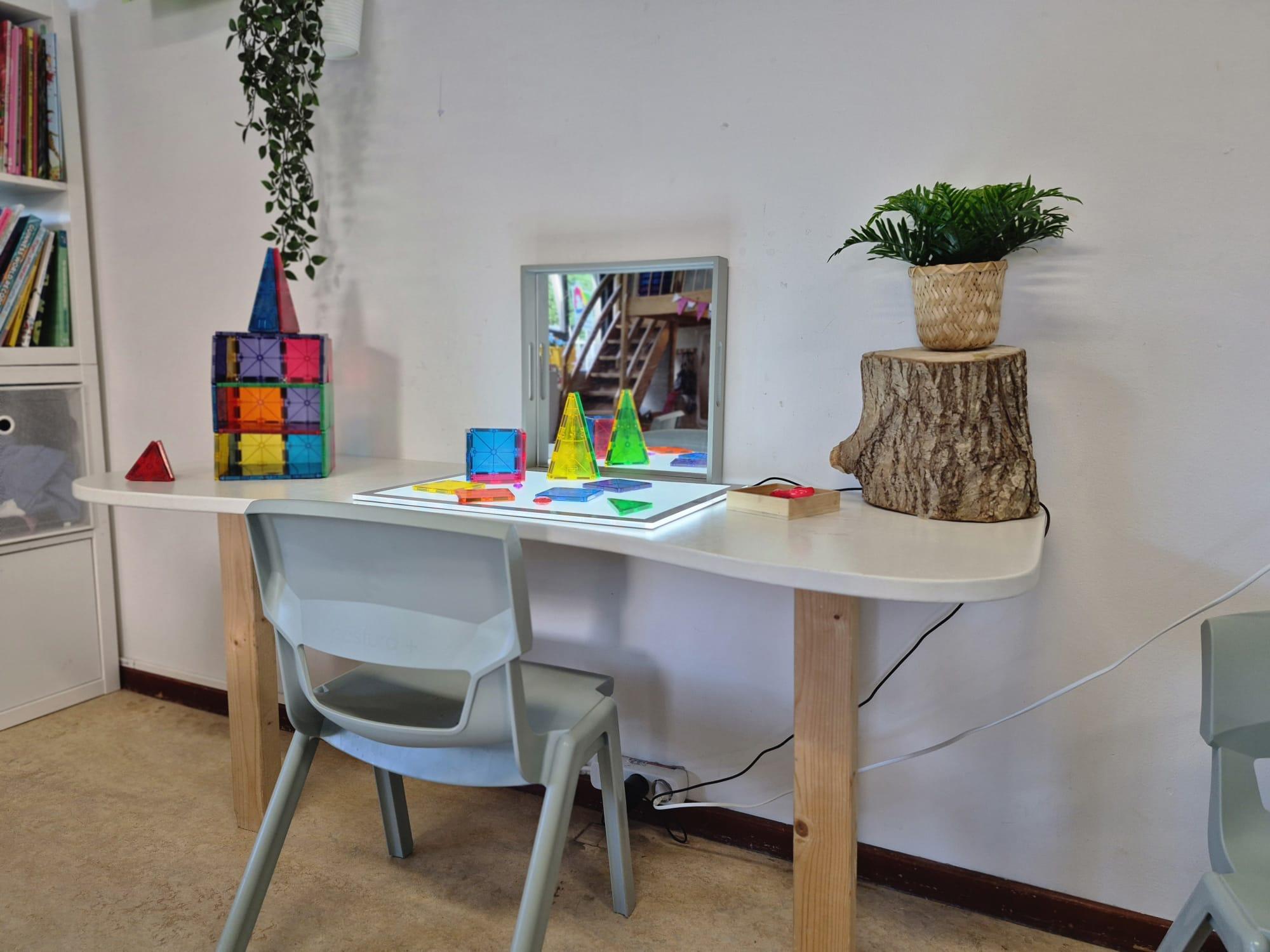 Foto van speelhoek met magnetische tegels