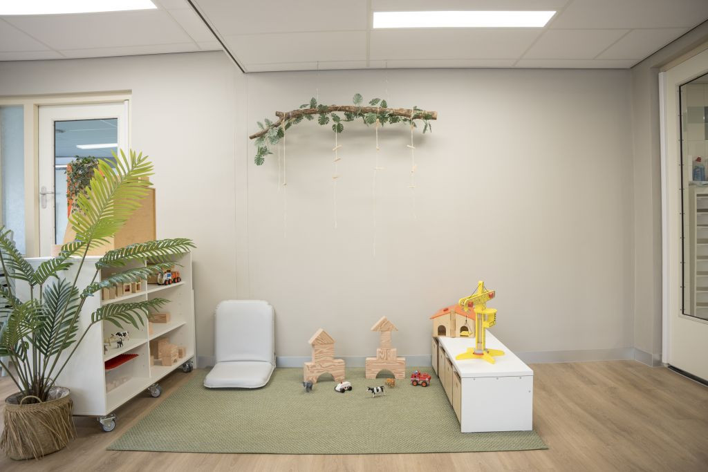 speelhoek met speelkleed en speelgoed