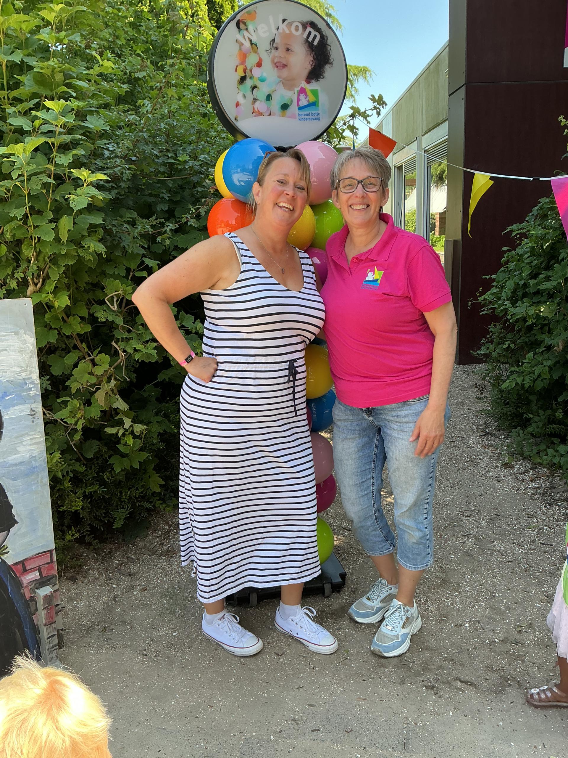 Cisca en Lisette vieren het jubileum van de peuterspeelgroep