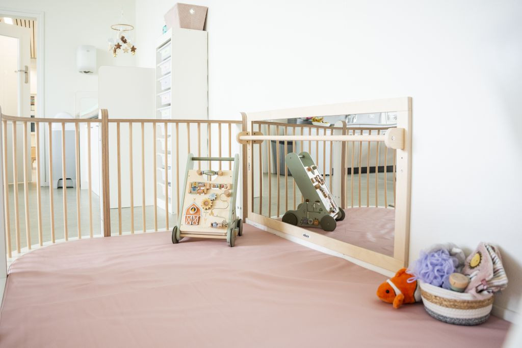 grondbox met spelmateriaal voor baby's