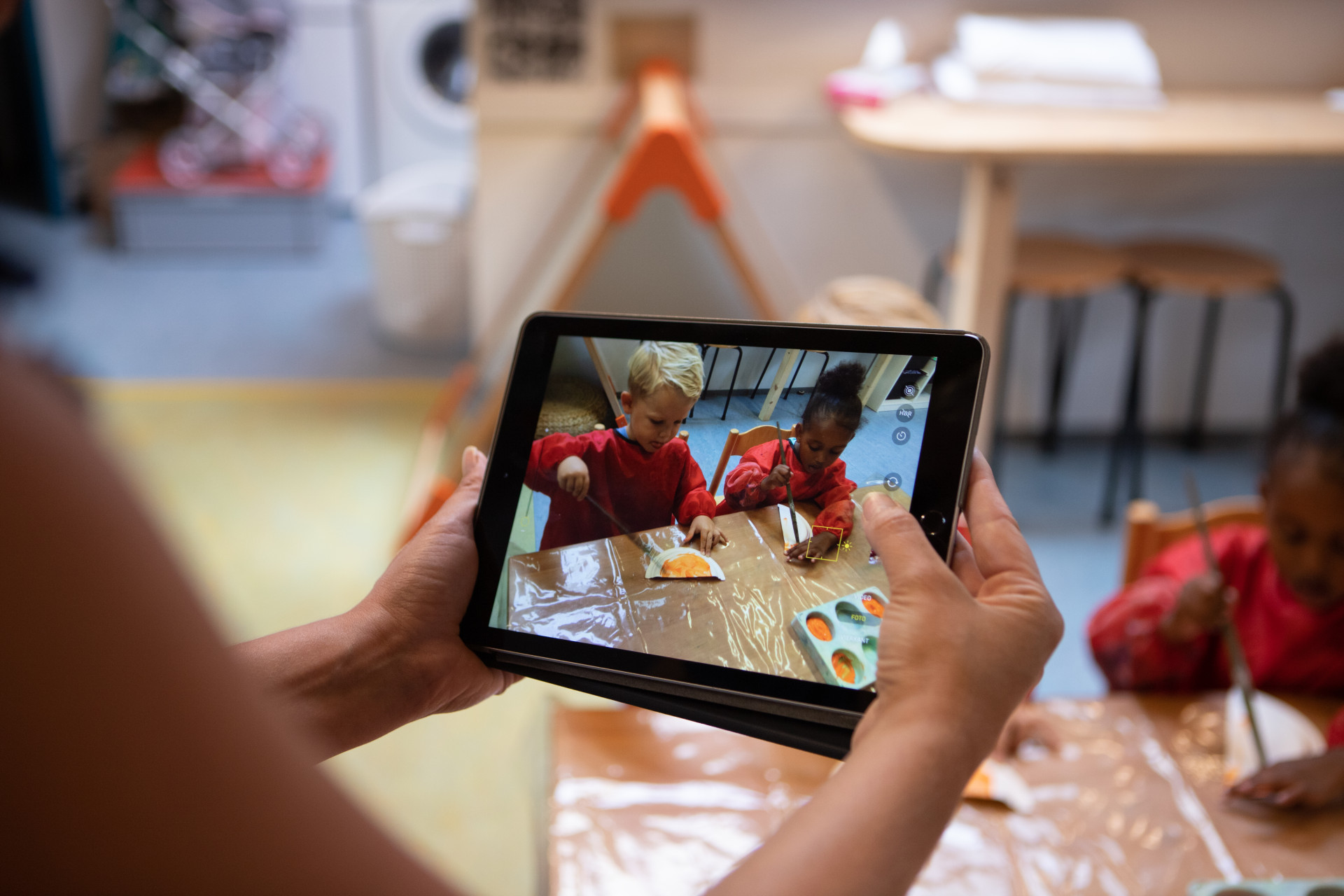 Foto van ipad die een foto maakt
