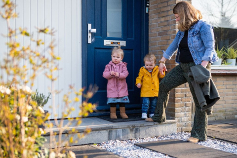 gastouder met twee kinderen