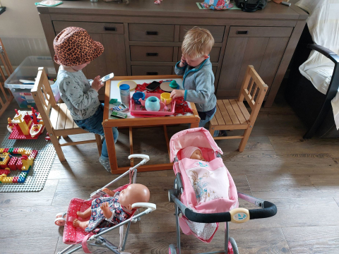 Kinderen spelen samen