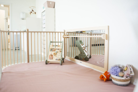 grondbox met spelmateriaal voor baby's