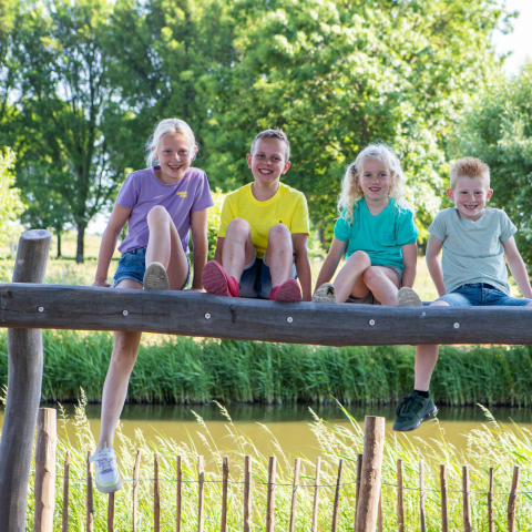 BSO kinderen zitten buiten