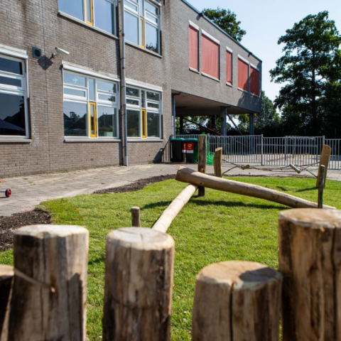 foto van de buitenruimte van locatie Don Bosco in Volendam